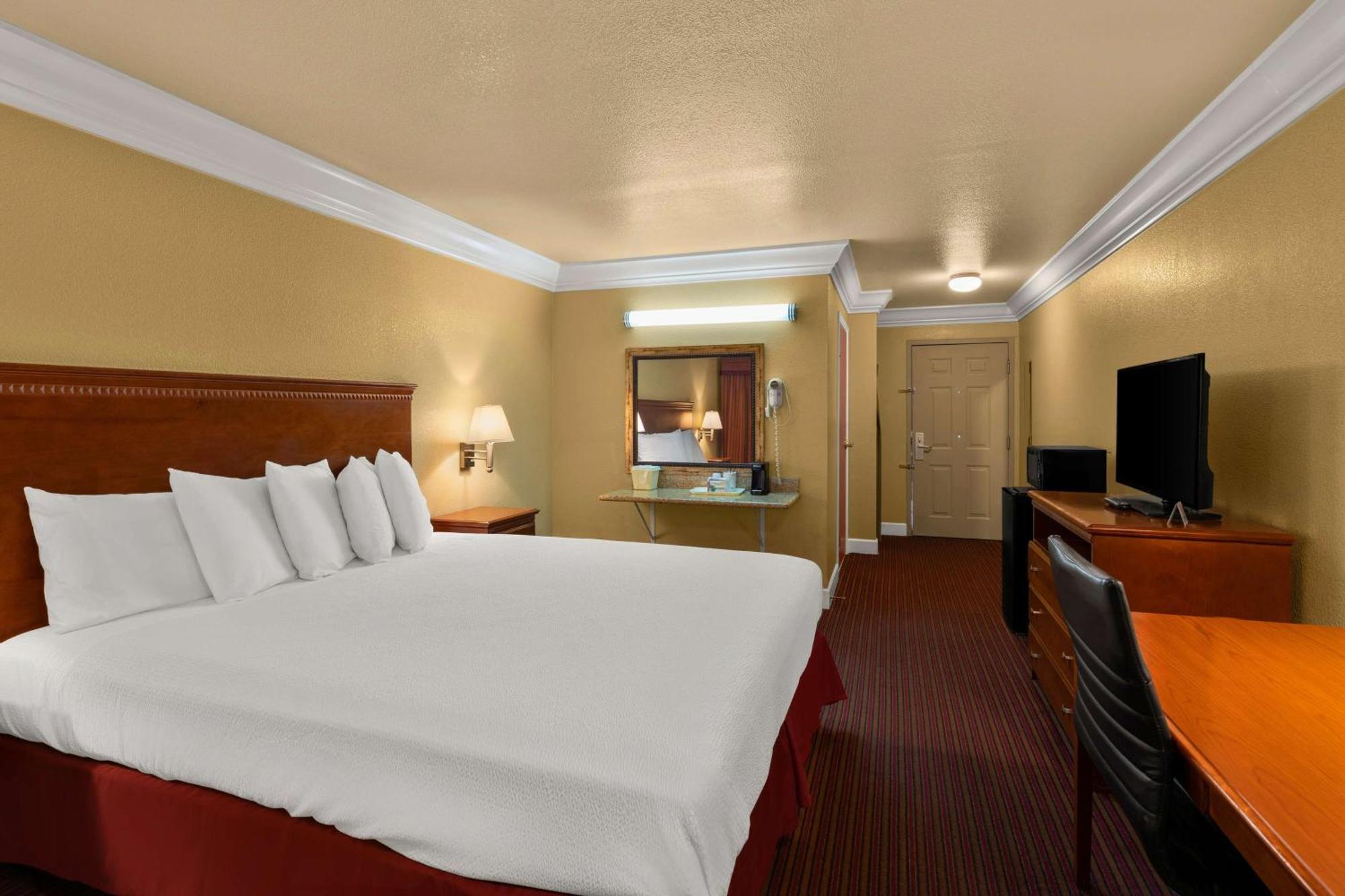 Best Western Willits Inn Экстерьер фото